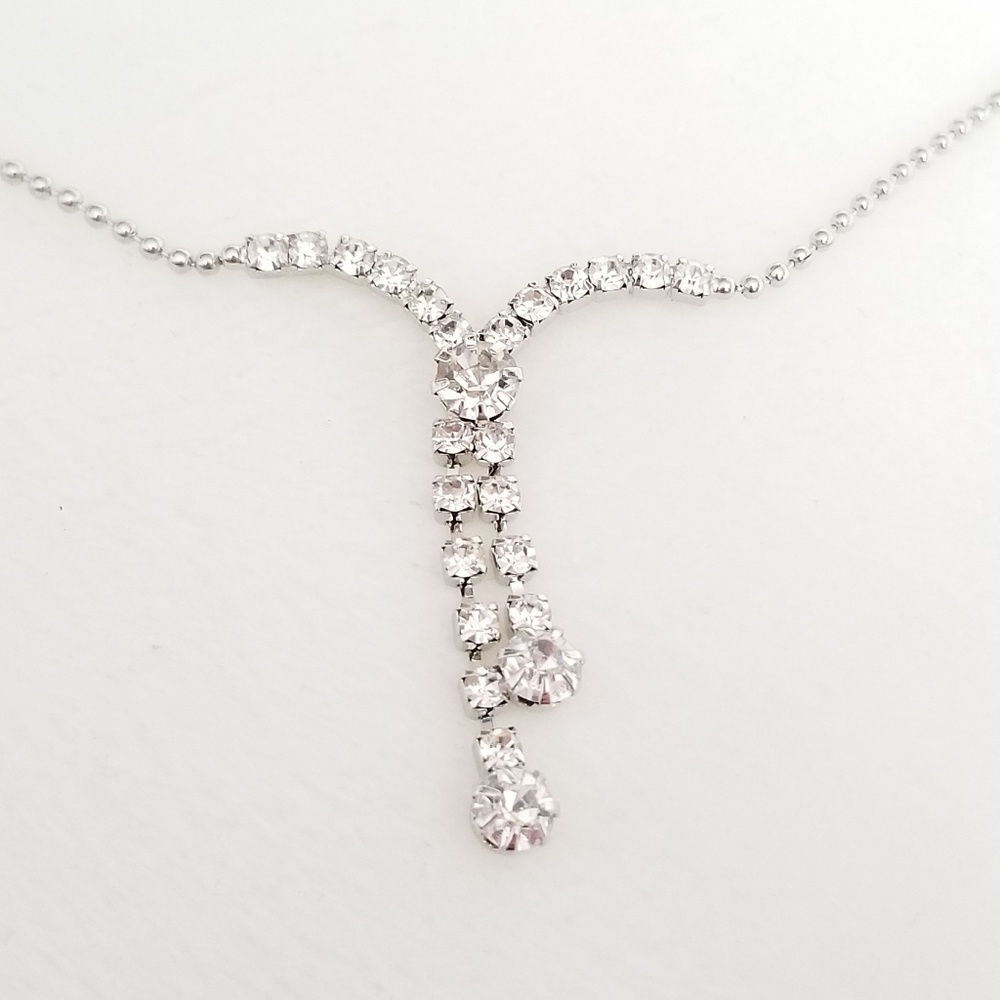 Gorgeous Silver Necklace and Earrings Set